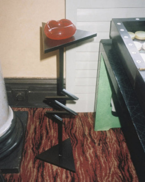 ZIG ZAG DRINKS TABLE BLACK