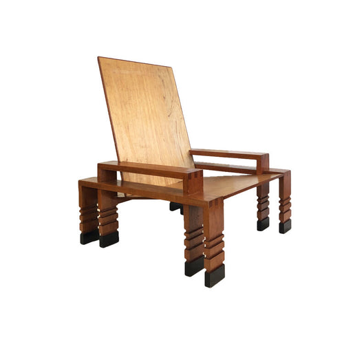 EIGHT LEGGED CHAIR